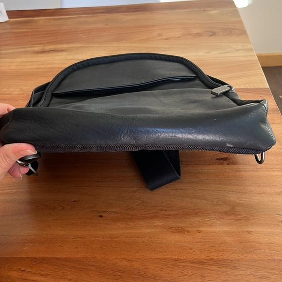 Kenneth Cole Full grain leather sling Columbian Backpack for 13” laptops - Picture 10 of 13